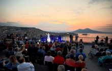 Concerto all’alba a Posillipo: ‘Note incantate’ celebra il Ferragosto con la musica napoletana e due generazioni in scena