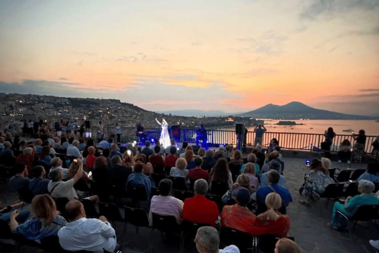 Concerto all’alba a Posillipo: ‘Note incantate’ celebra il Ferragosto con la musica napoletana e due generazioni in scena