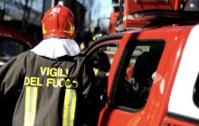 Torre del Greco, fiamme in via Lamaria: 16 famiglie costrette ad evacuare