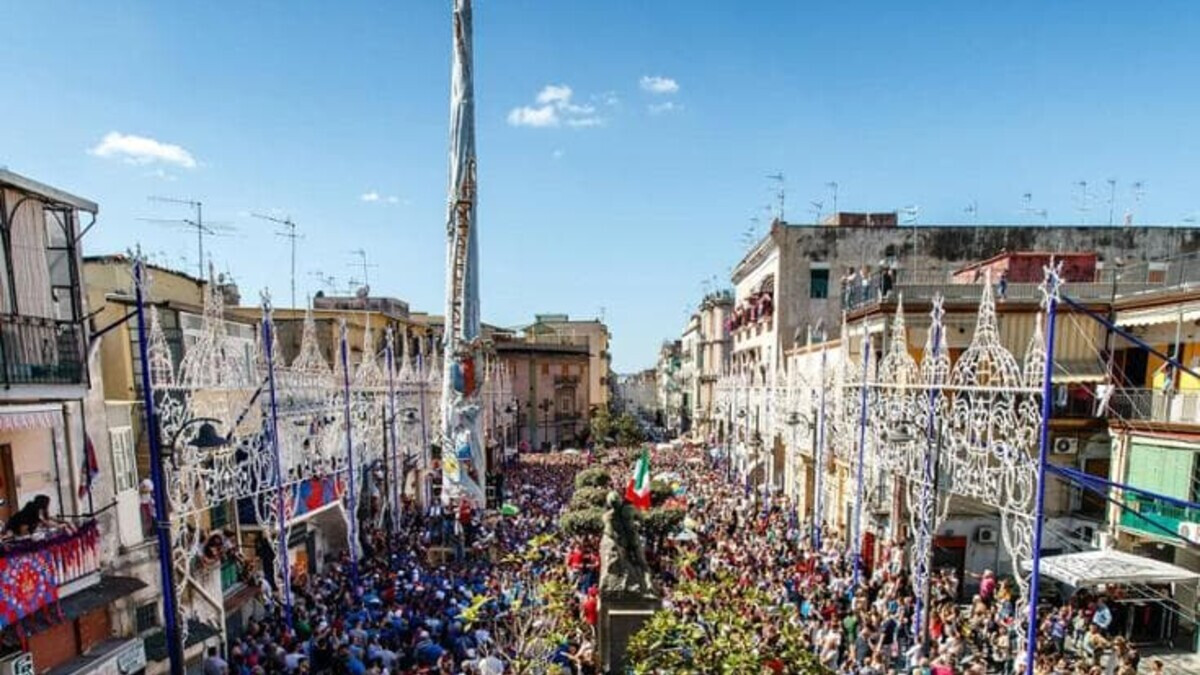Tra lutto e festa: Napoli non può essere racconto a metà