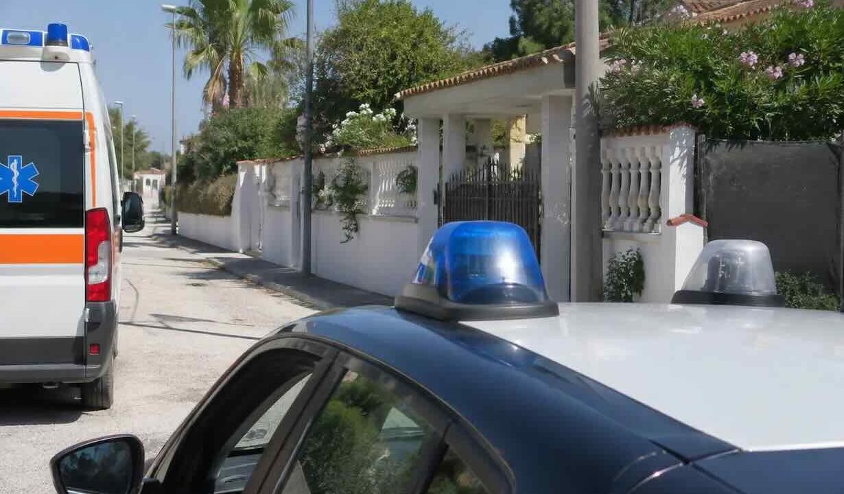 Morte tragica di una giovane turista a Baia Felice: le indagini avviate dai Carabinieri sulla causa del decesso