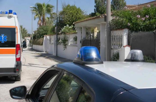 Morte tragica di una giovane turista a Baia Felice: le indagini avviate dai Carabinieri sulla causa del decesso