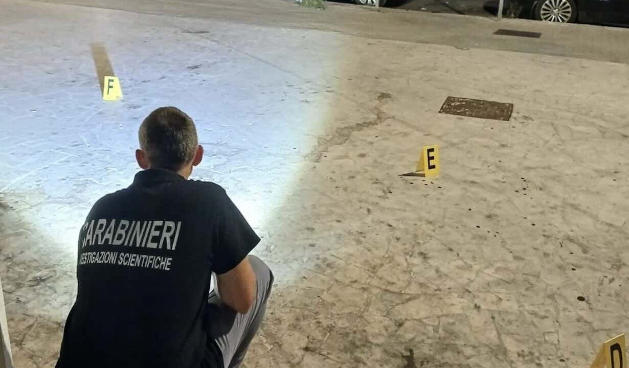 Rissa mortale a Trani: un giovane di 18 anni accoltellato in piazza durante il confronto tra gruppi di ragazzi.
