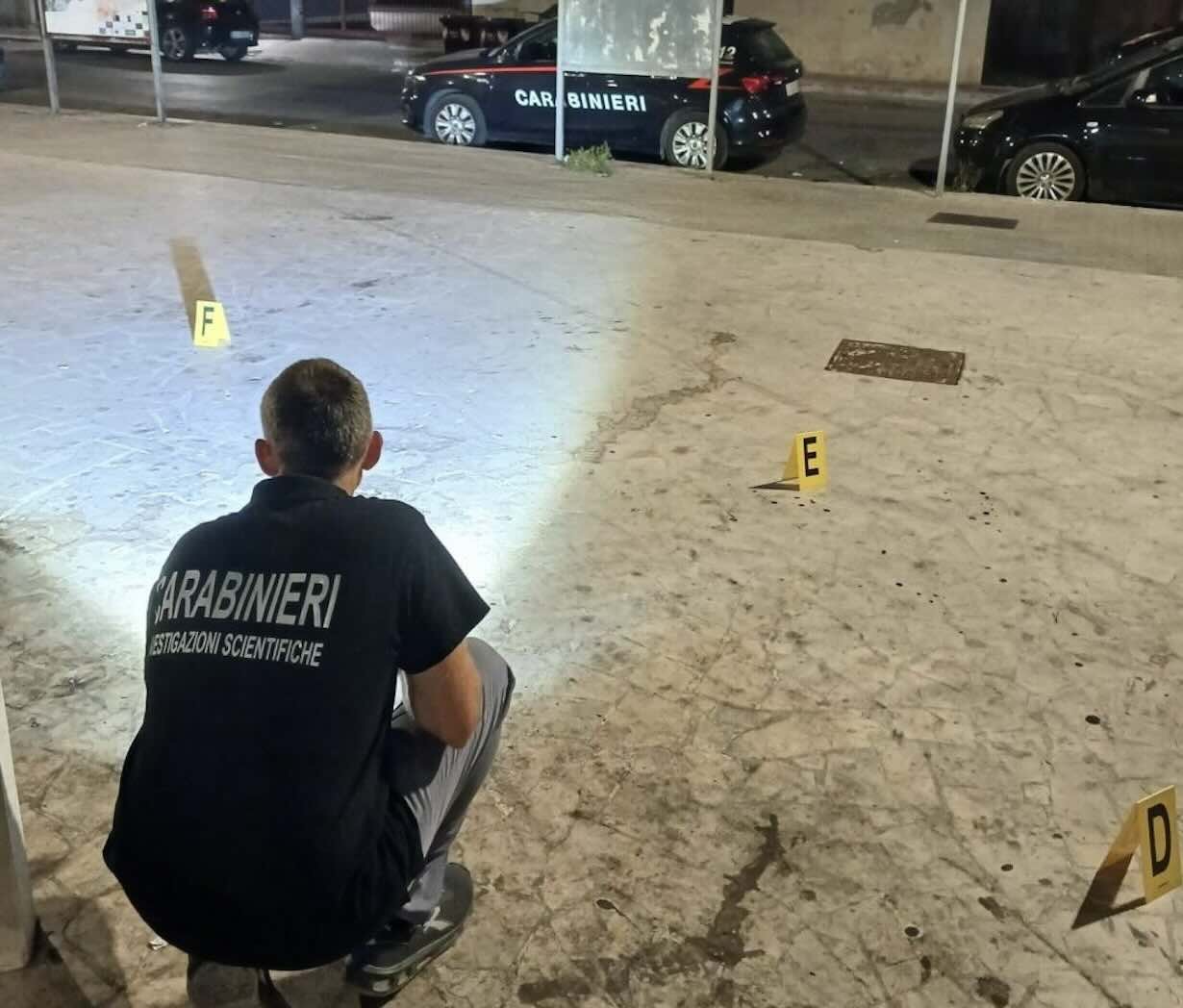 Rissa mortale a Trani: un giovane di 18 anni accoltellato in piazza durante il confronto tra gruppi di ragazzi.