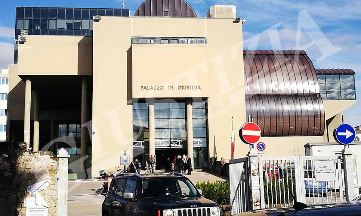 Torre Annunziata, il tribunale stabilisce scadenze per il suicidio assistito di una paziente con Sla: attesa per il rispetto del diritto alla dignità.