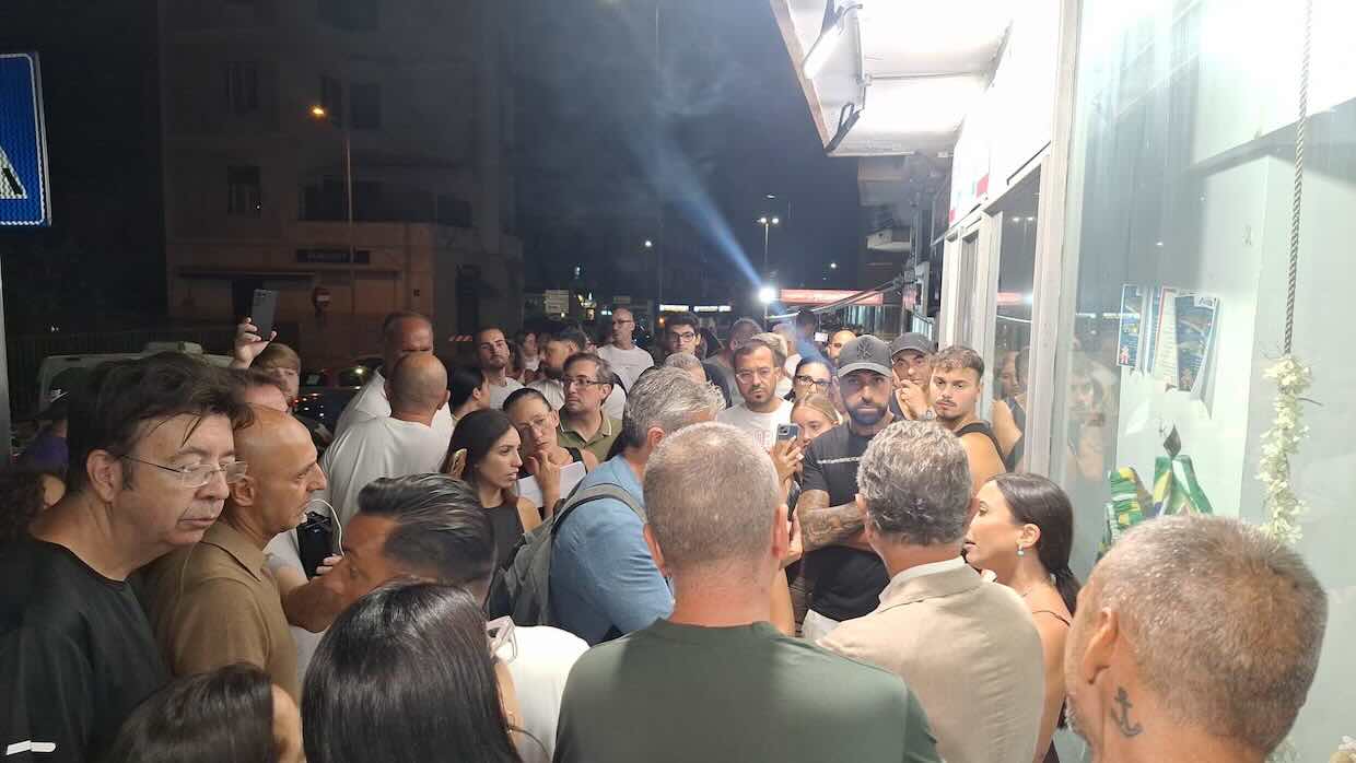 Pozzuoli, oltre cento vittime di una falsa agenzia di viaggi: indagini in corso per una mega truffa ai danni di famiglie in difficoltà