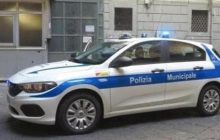 Turista trattenuta nel bagno di un negozio a Napoli: denunciato un uomo, accesa l’attenzione su locali turistici