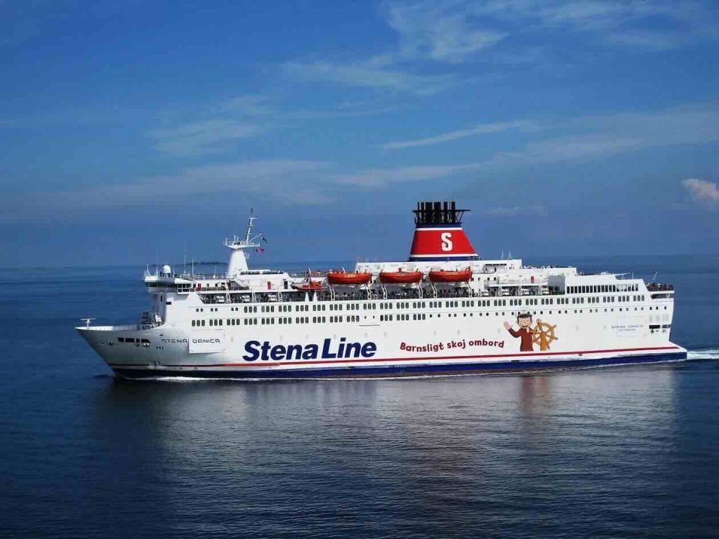 Emergenza approvvigionamenti: nuovi traghetti notturni da Napoli per Ischia e Procida dopo il blocco dei camion