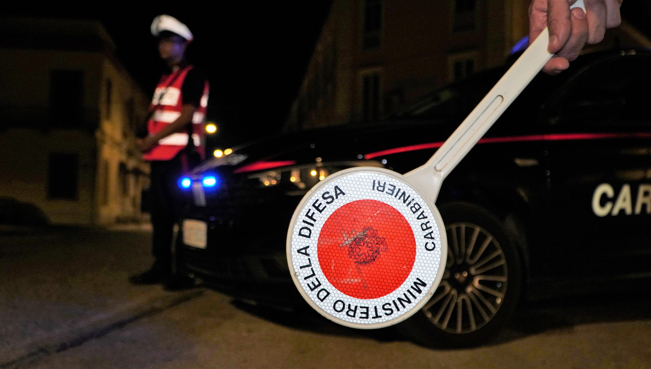 Sparanise: un uomo in stato di alterazione ferisce un carabiniere durante un intervento, arrestato per resistenza e lesioni
