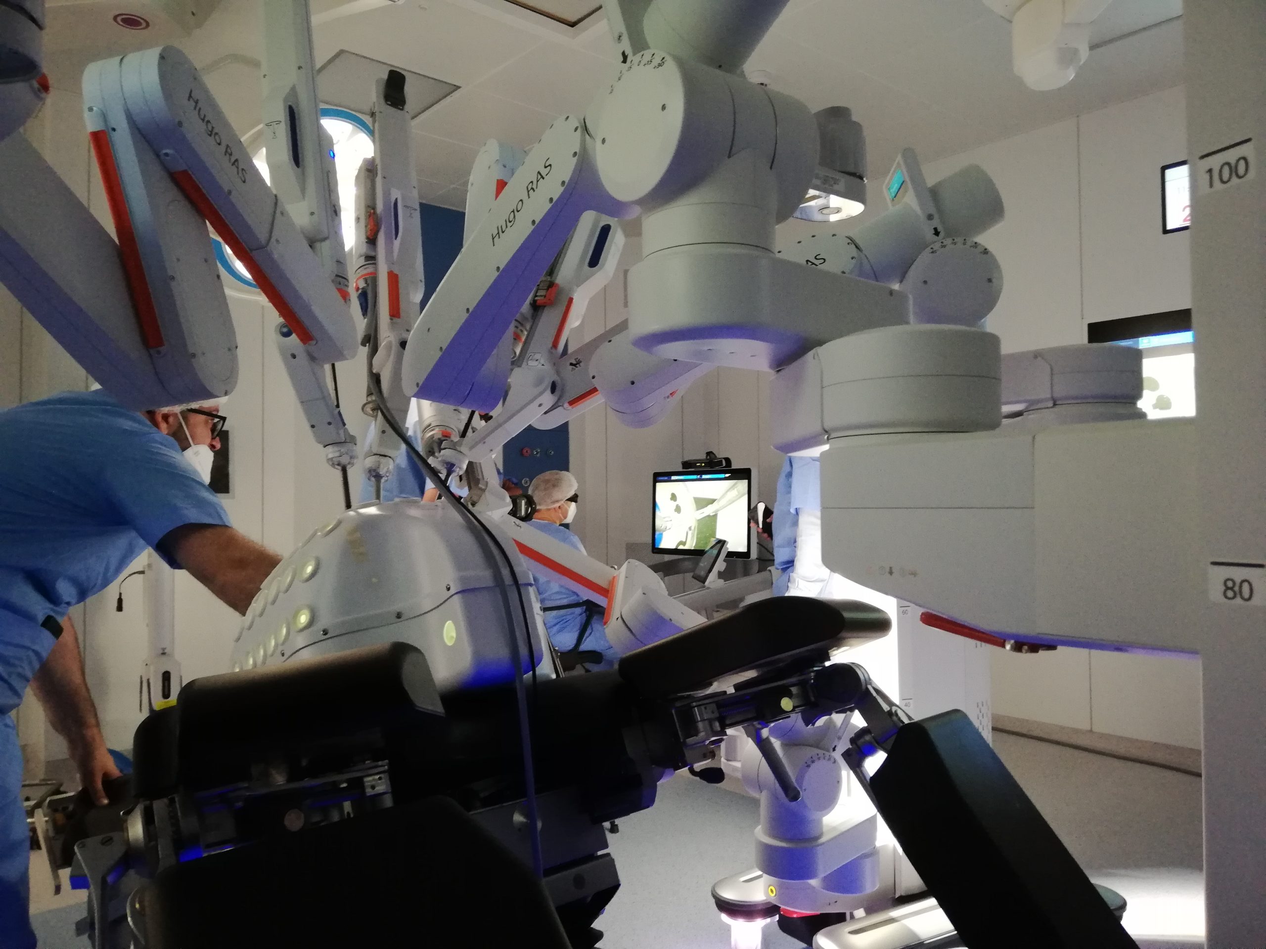 Caserta inaugura la chirurgia robotica con Hugo RAS: 12 interventi e modello digitale del percorso chirurgico