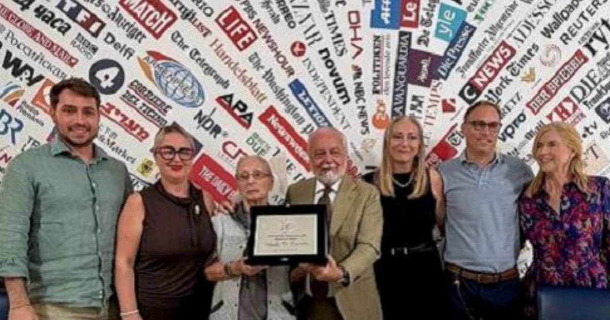 Napoli sul palcoscenico internazionale: De Laurentiis riceve Premio alla Carriera dalla Stampa Estera