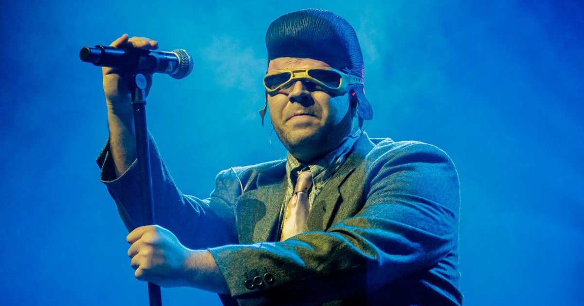 Tony Pitony chiude il capitolo della provocazione: quale futuro per l’artista senza maschera?