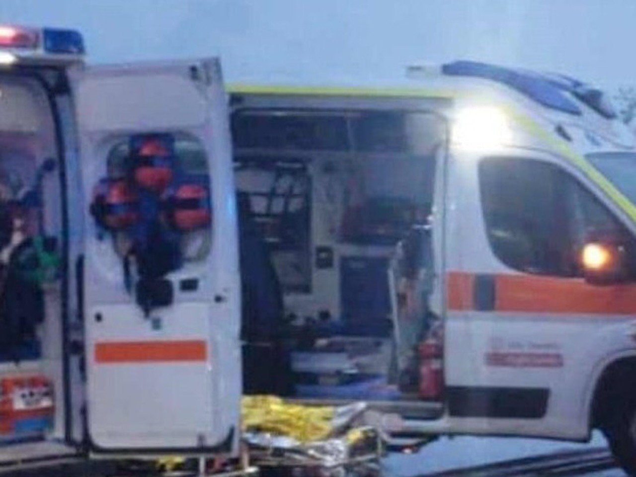 Incidente mortale a Castel Volturno: ciclista ucciso, l’amico in gravi condizioni dopo l’impatto con un’auto