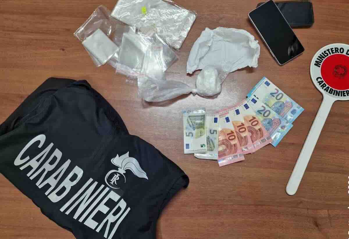 Blitz antidroga a Casal di Principe: fermato un 24enne con cocaina e materiale per lo spaccio