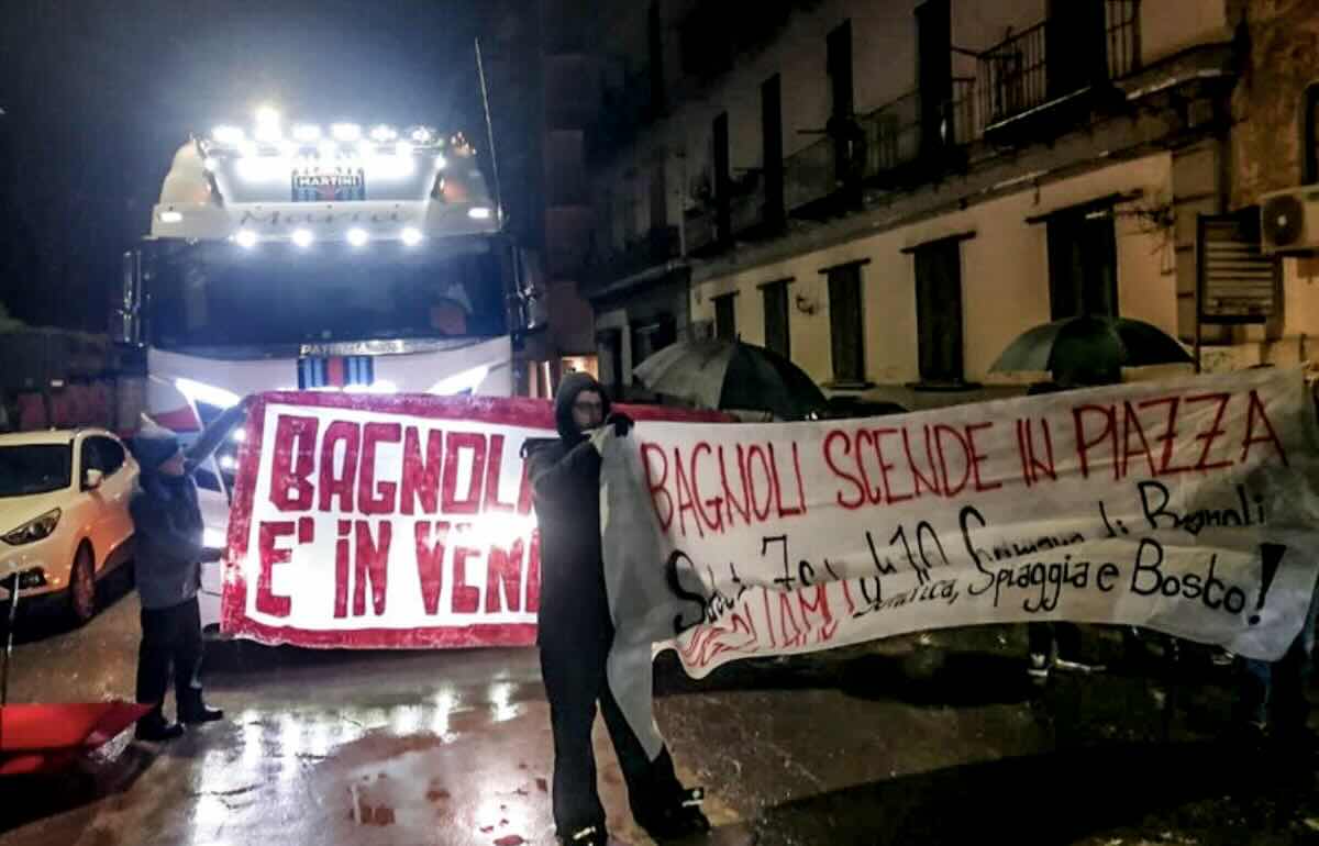 Napoli, protesta a Bagnoli contro la Coppa America: strade bloccate e richieste di bonifica ambientale