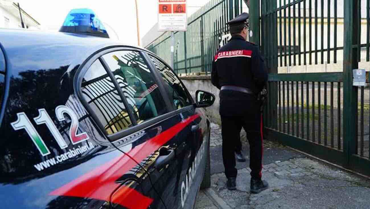 Controllo al porto di Capri: fermato un diciottenne con hashish nascosto negli slip durante l’arrivo in aliscafo