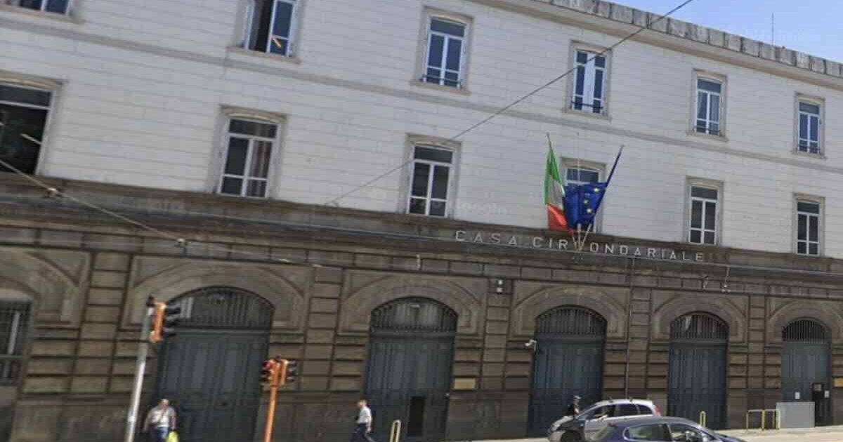 Napoli Poggioreale: blitz della polizia penitenziaria nel reparto Avellino, sequestrati sei smartphone