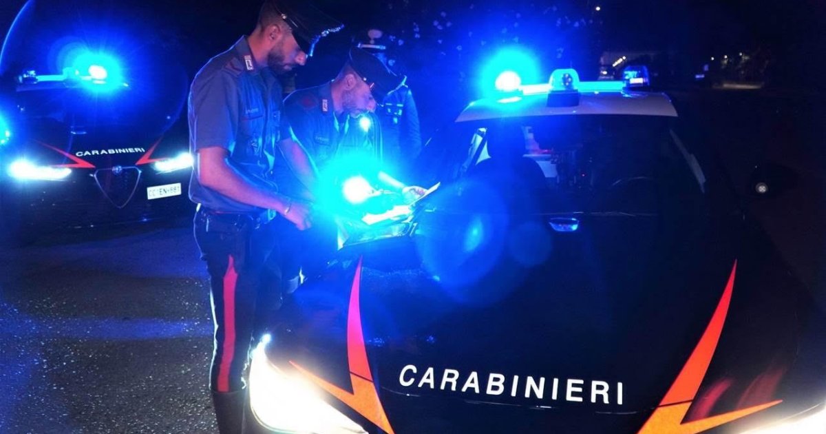 Carinaro: intercettato durante un controllo di territorio con una borsa rubata, denunciato per ricettazione