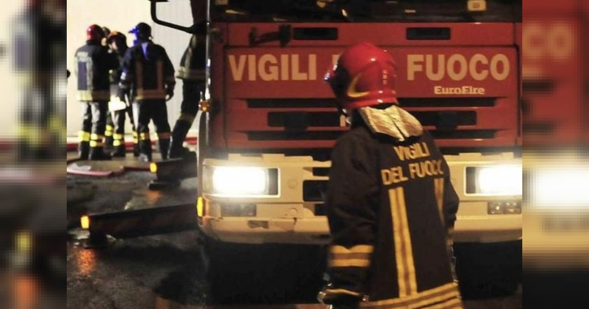Casandrino: incendio notturno devasta il piano che ospita una ditta di pellame; indagini in corso