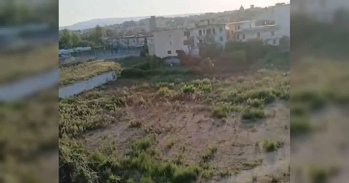 Casoria, via Caruso: terreno in abbandono tra degrado e dubbi su affidamento al Centro Sportivo