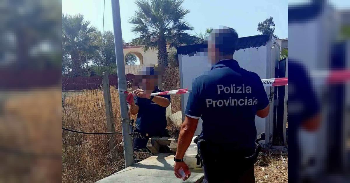 Rifiuti tossici e autolavaggio abusivo: la polizia sequestra un’area a Castel Volturno e avvia indagini su presunti legami camorristici.