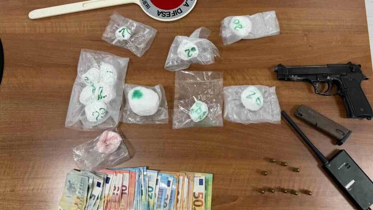 Castel Volturno, pistola e quasi 300 g di cocaina: la mappa delle rotte costiere sotto la lente