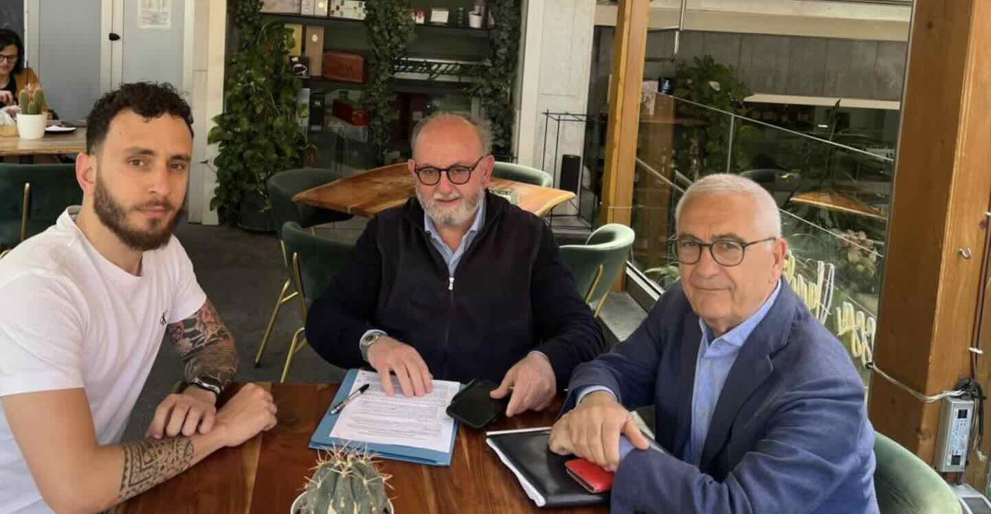 Rifiuti a Castellammare: l’amministrazione sotto accusa mentre si prepara un maxi-appalto da 131 milioni con penali e silenzi spaventosi