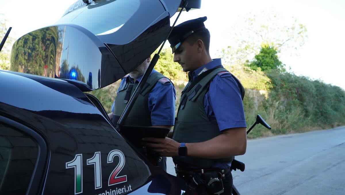 Controllo di strada svela droga nascosta in un pupazzo: due conviventi arrestati a Portico di Caserta