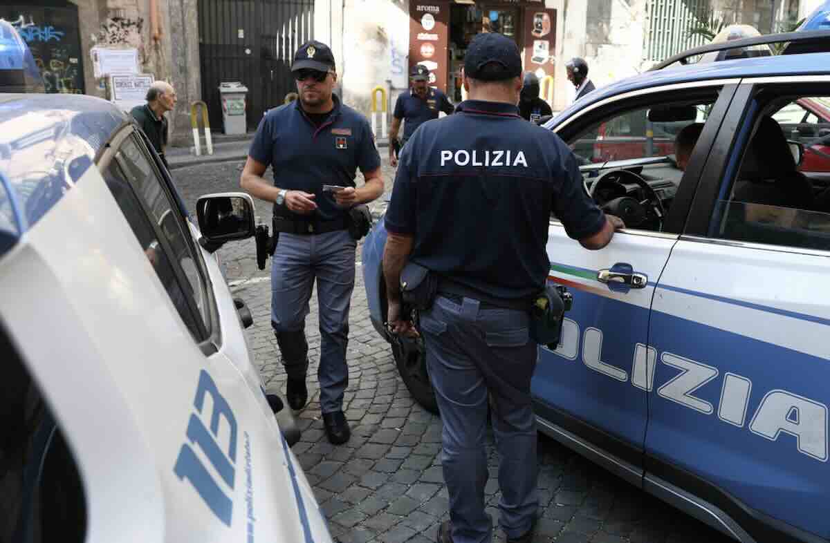 Napoli: irregolare con precedenti arrestato per resistenza durante controllo in piazza Di Vittorio