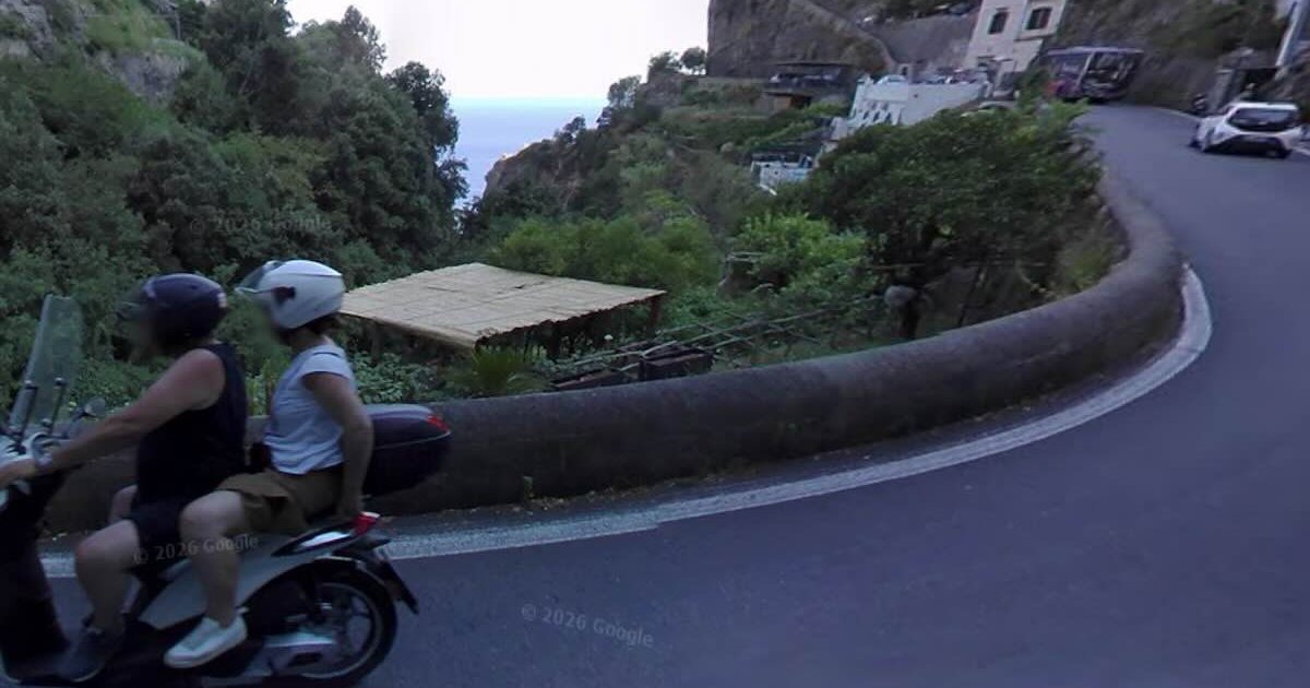 Incendio lungo 3 km sulla Costiera Amalfitana: riaperta la Statale 163 tra Piano di Sorrento e Vico Equense