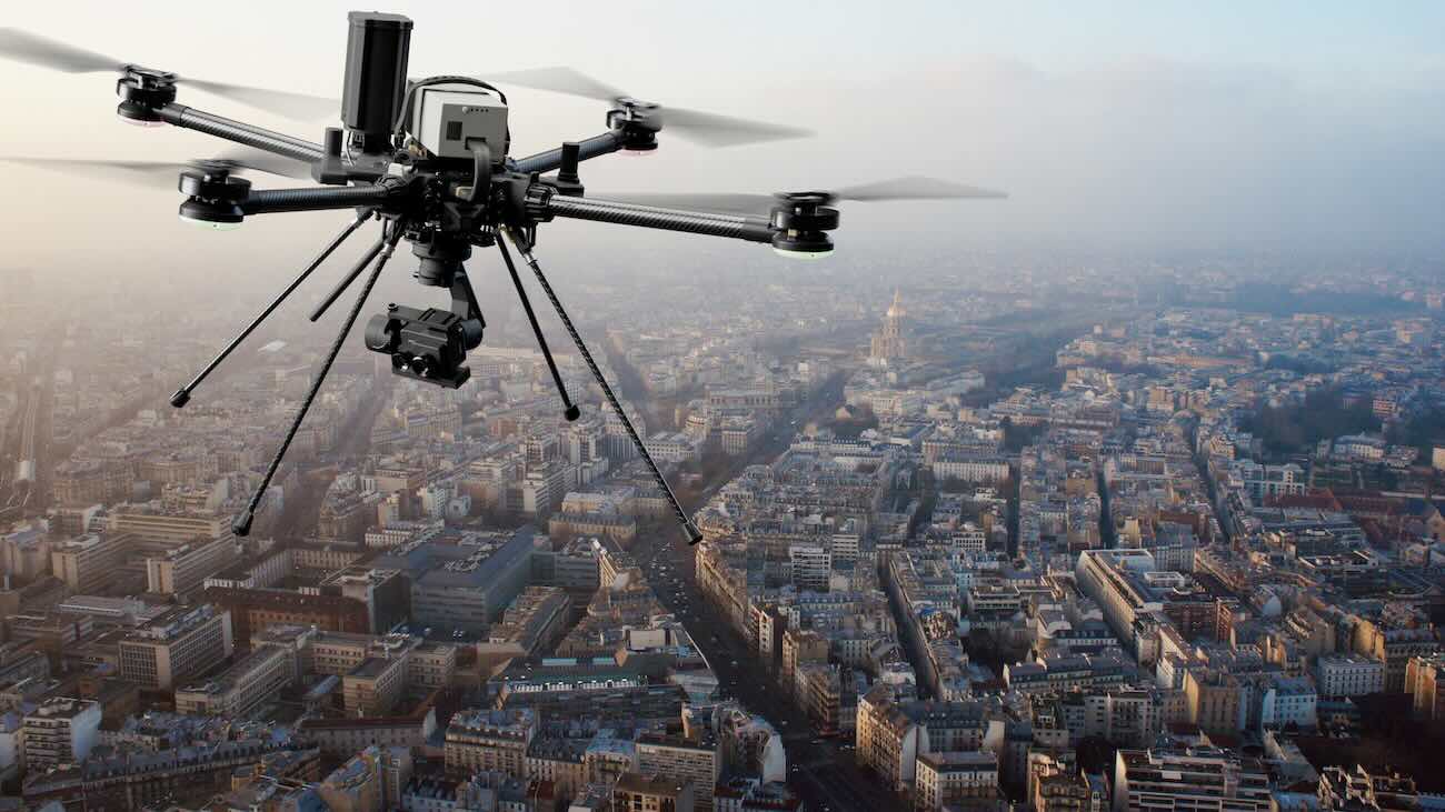 Blitz della Polizia Penitenziaria a Napoli: intercettato e abbattuto drone carico di hashish destinato ai detenuti di Poggioreale