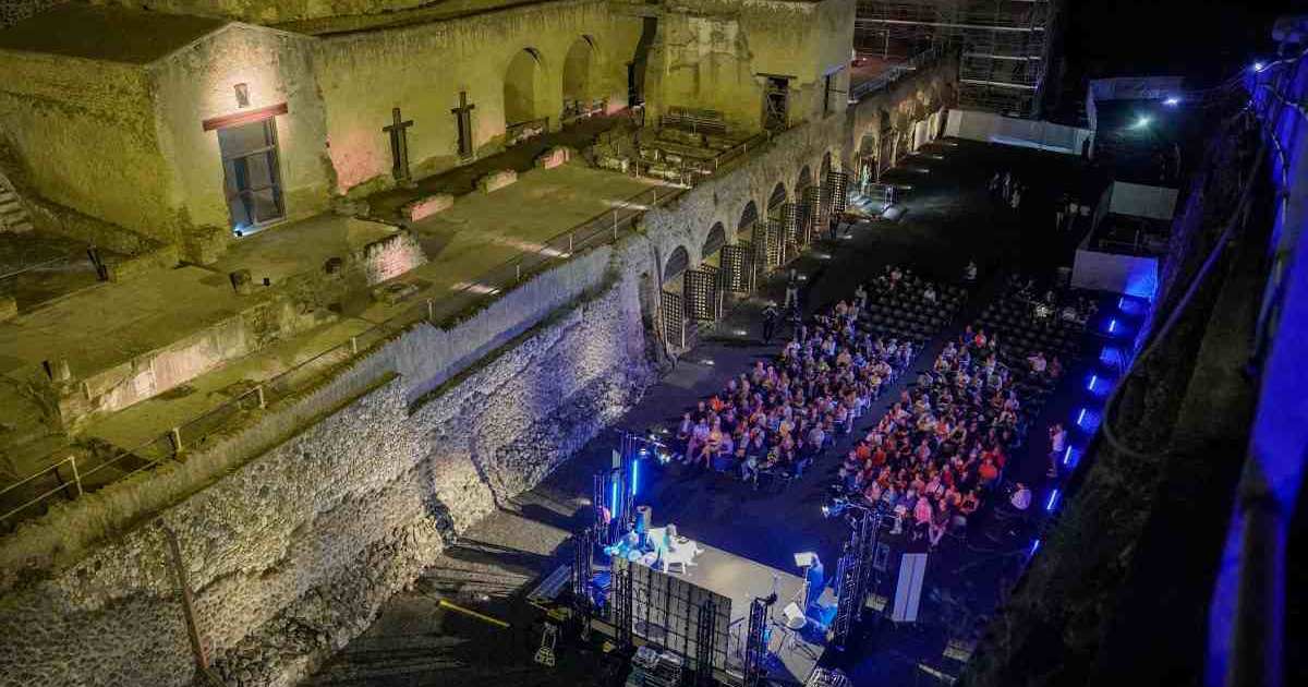 Ercolano celebra la cultura con «Gli Ozi di Ercole»: tre serate di teatro, musica e dialoghi tra passato e presente