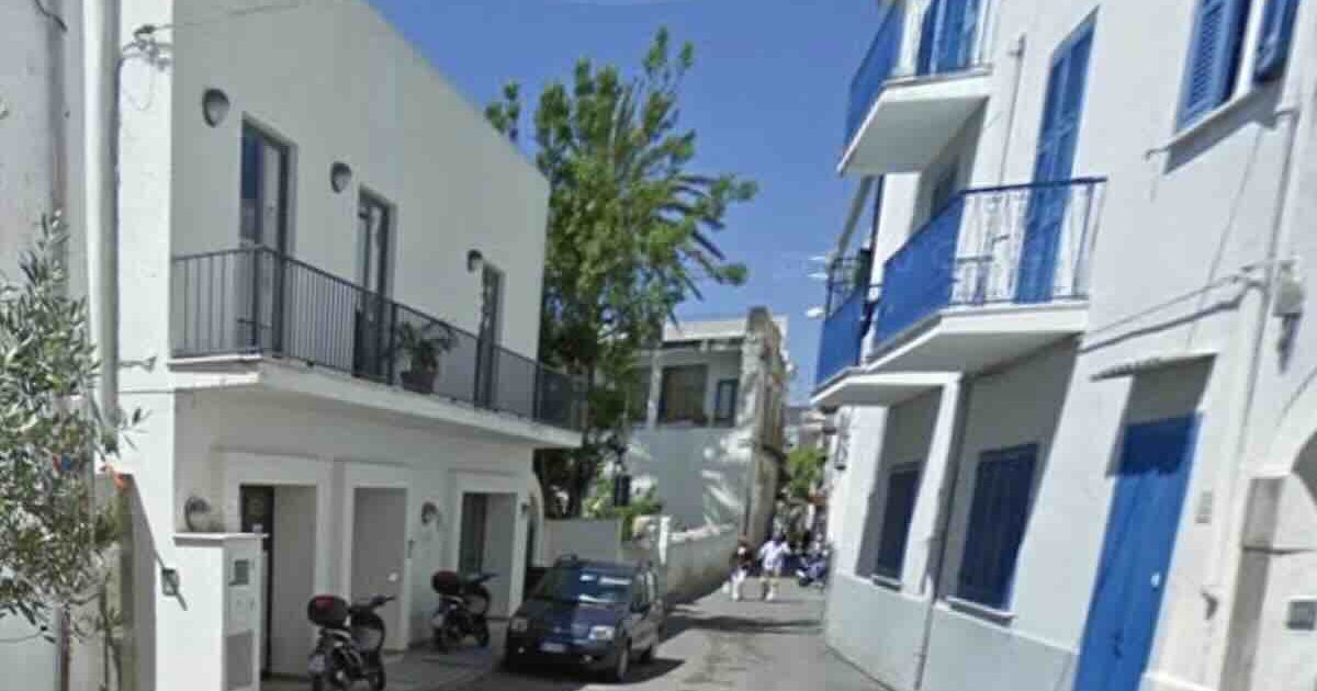 Forio, controllo di strada: arrestato 38enne, cocaina nascosta nello zaino; in casa trovati hashish, marijuana e contanti