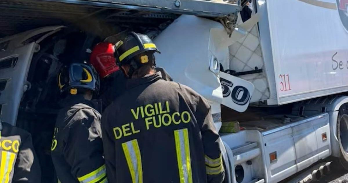 Tamponamento sull’A1 tra camion frigorifero e bisarca: muore un 44enne campano; code di 15 km tra Attigliano e Orvieto