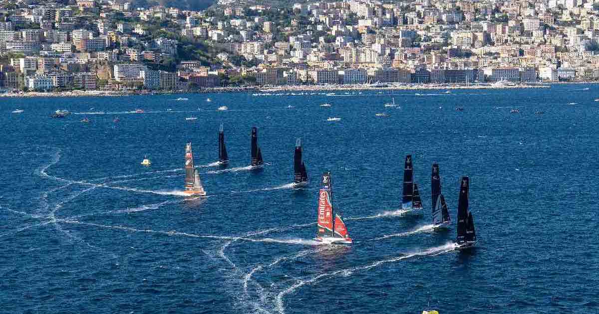Napoli: Luna Rossa domina la regata e la città mostra un’immagine sportiva in crescita