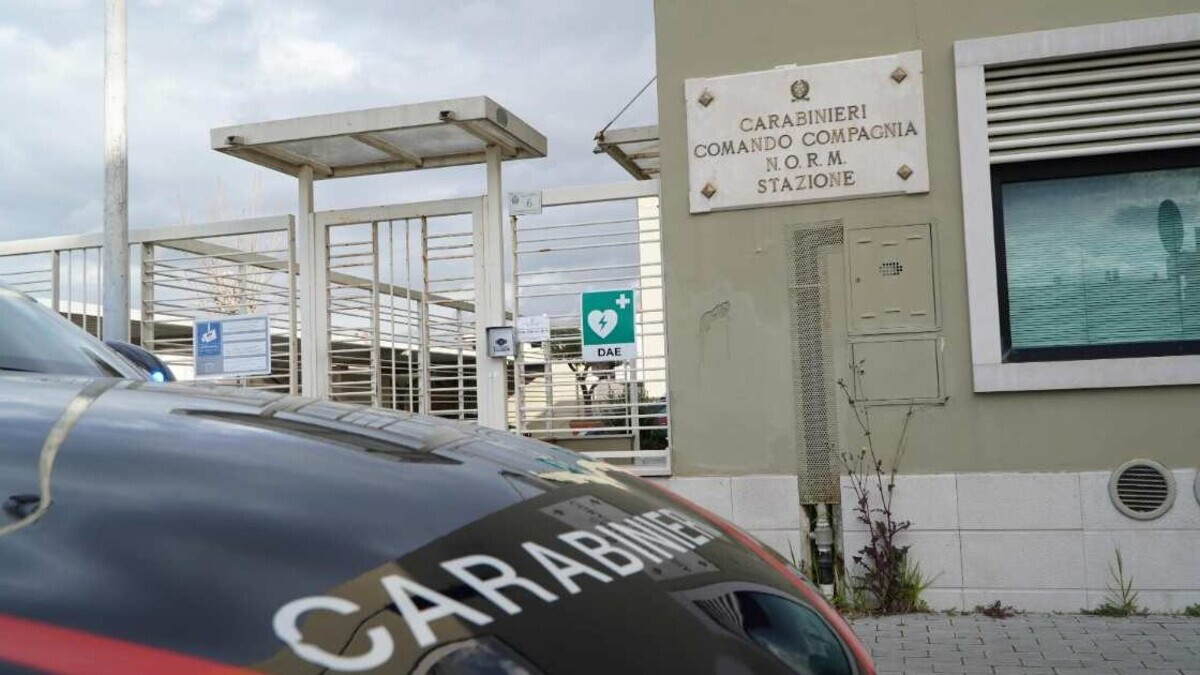 Marcianise, due arresti dopo la rapina a un giovane: caccia al terzo complice e allarme tra i ragazzi