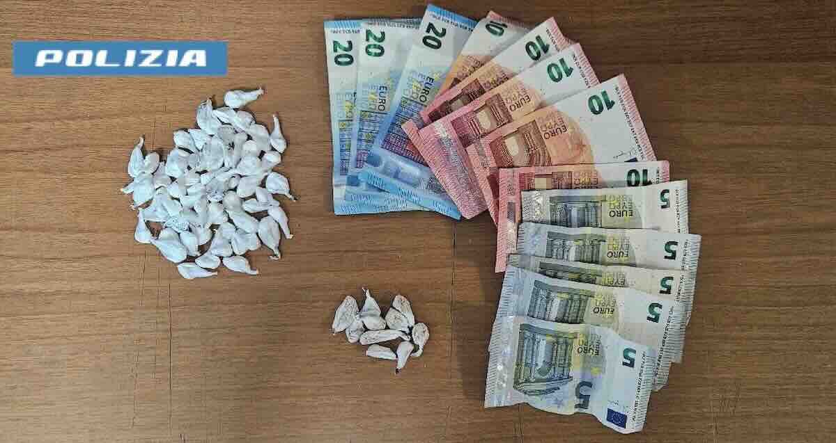Blitz antidroga a Napoli: fermata 35enne mentre cedeva stupefacenti in una zona delicata del centro storico