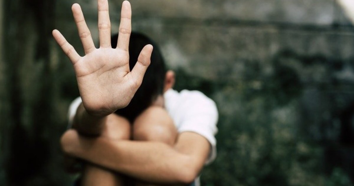 Napoli: un 67enne arrestato per violenza sessuale su nipote di 10 anni, intervento delle forze dell’ordine