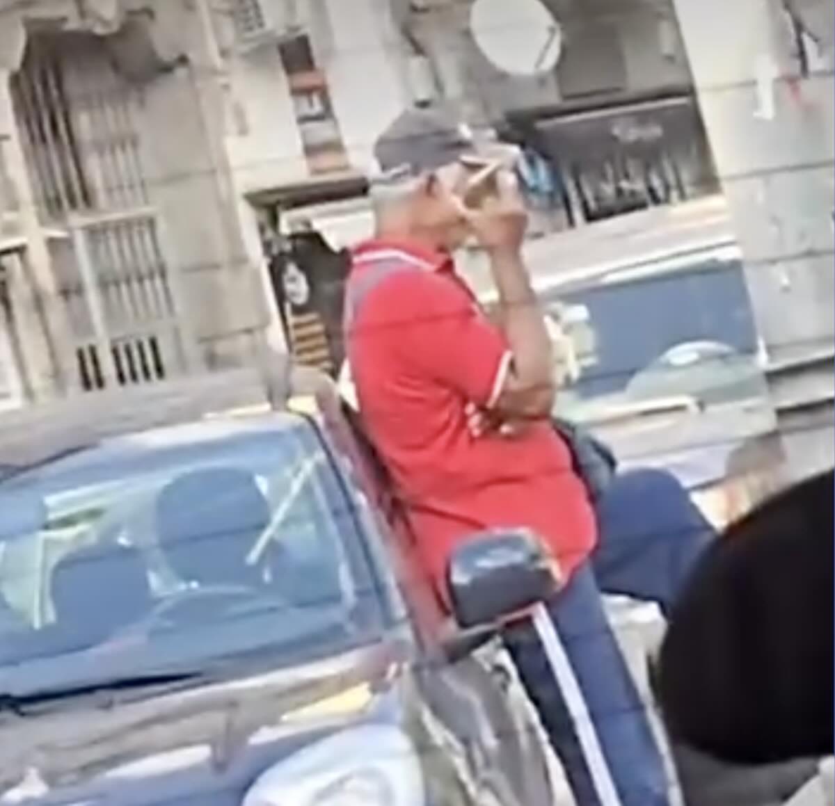 Napoli, centro storico: arrestato parcheggiatore abusivo per tentata estorsione; forbici rinvenute