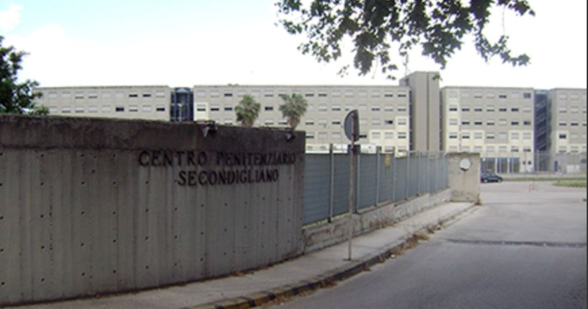Secondigliano, blackout dei cellulari nel carcere: 24mila tentativi bloccati in 24 ore con 250 agenti in campo