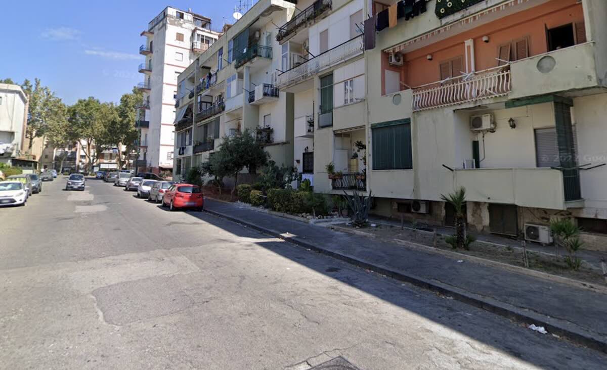 Napoli, via Orazio Coclite: arrestato 46enne per droga; in casa rinvenuti 5,5 g di cocaina e 3.760 euro