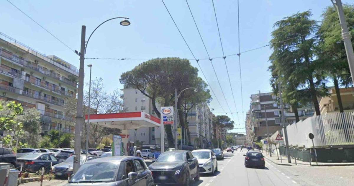 Scontro violento ai Colli Aminei: due giovani aggrediti da un gruppo di otto persone per un banale diverbio.