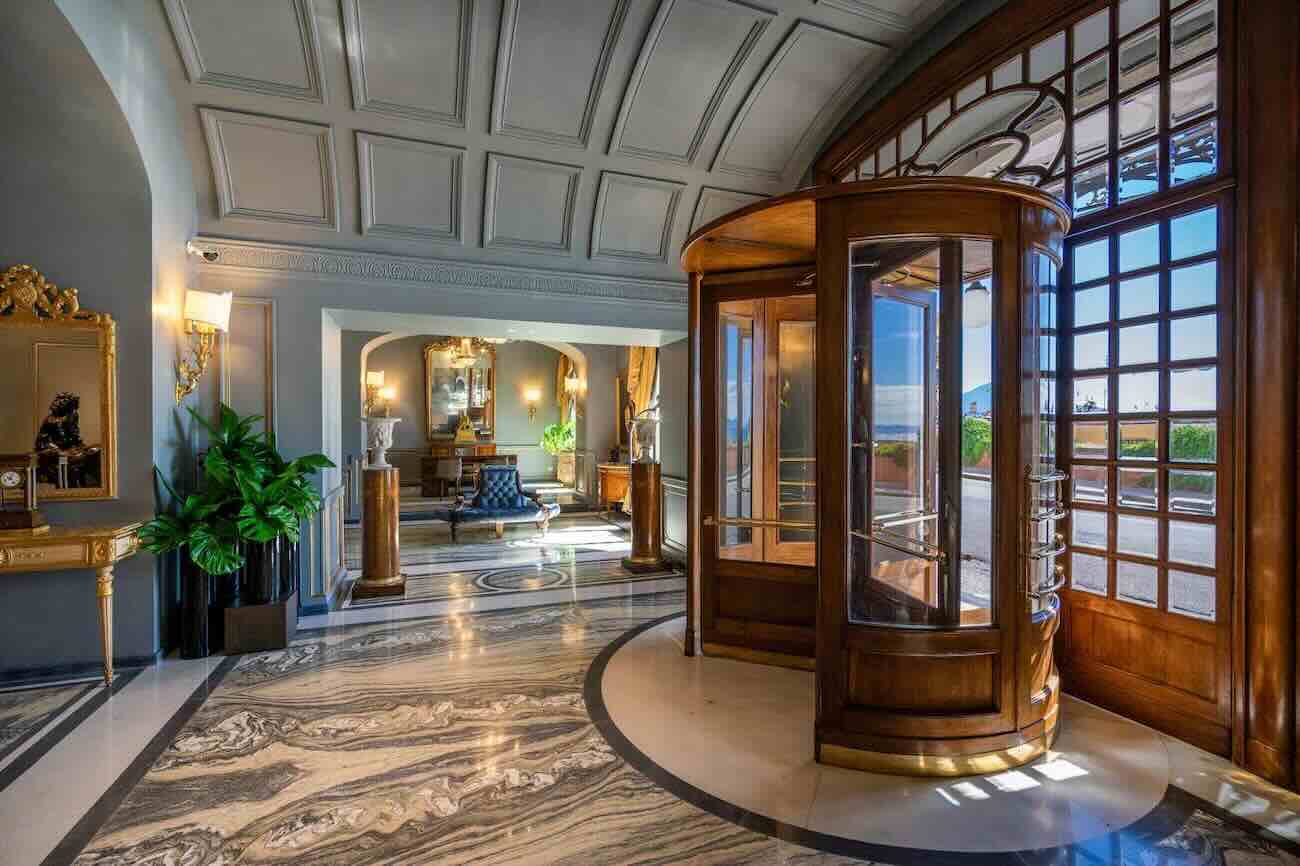 Napoli applaude Parker’s: primo albergo della città a conquistare la Chiave MICHELIN, con George Restaurant stellato