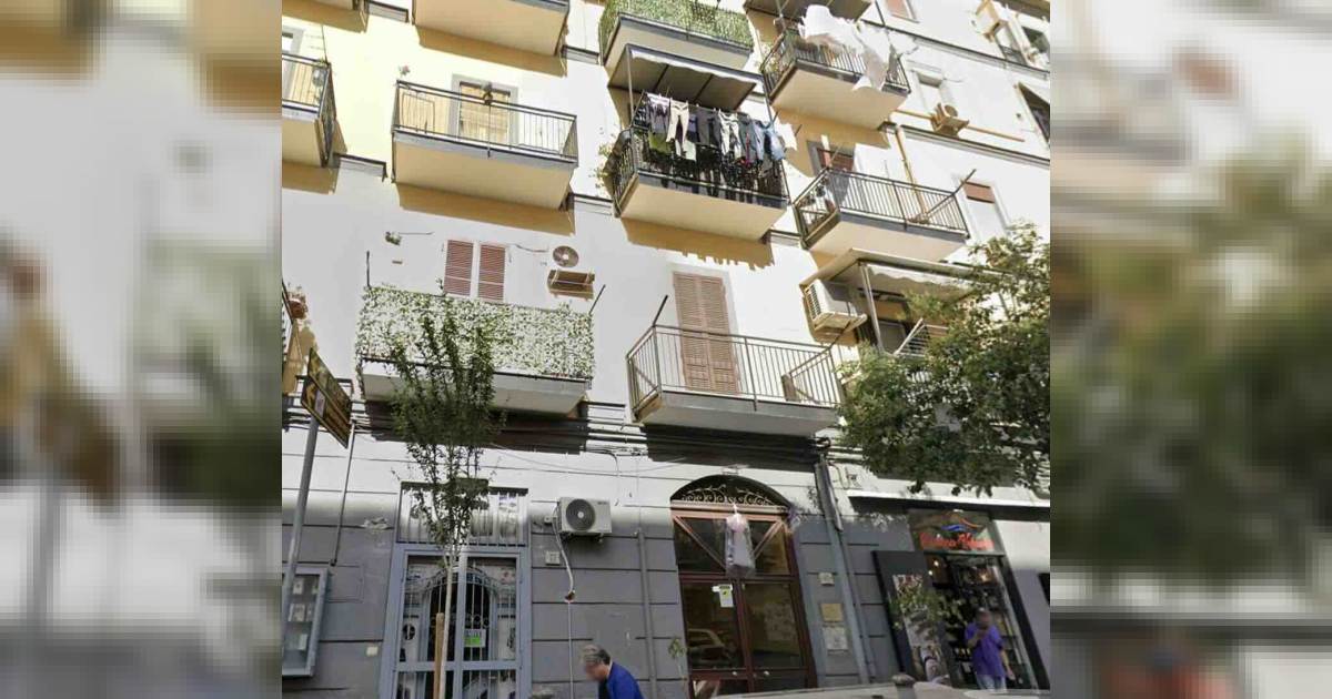 Napoli Arenaccia: crollo del pavimento in cucina al secondo piano, padre e figlio estratti vivi