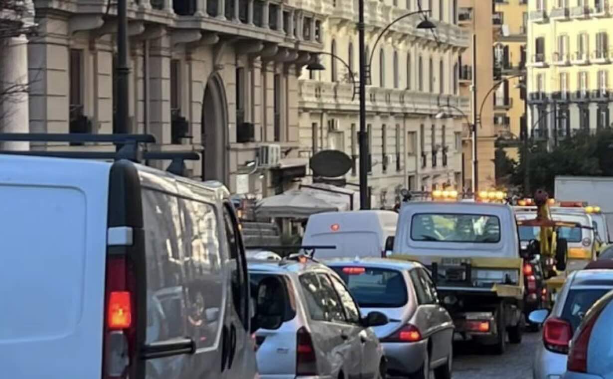 Napoli, emergenza traffico: il Movimento Consumatori lancia un ultimatum alle istituzioni per garantire diritti e sicurezza ai cittadini