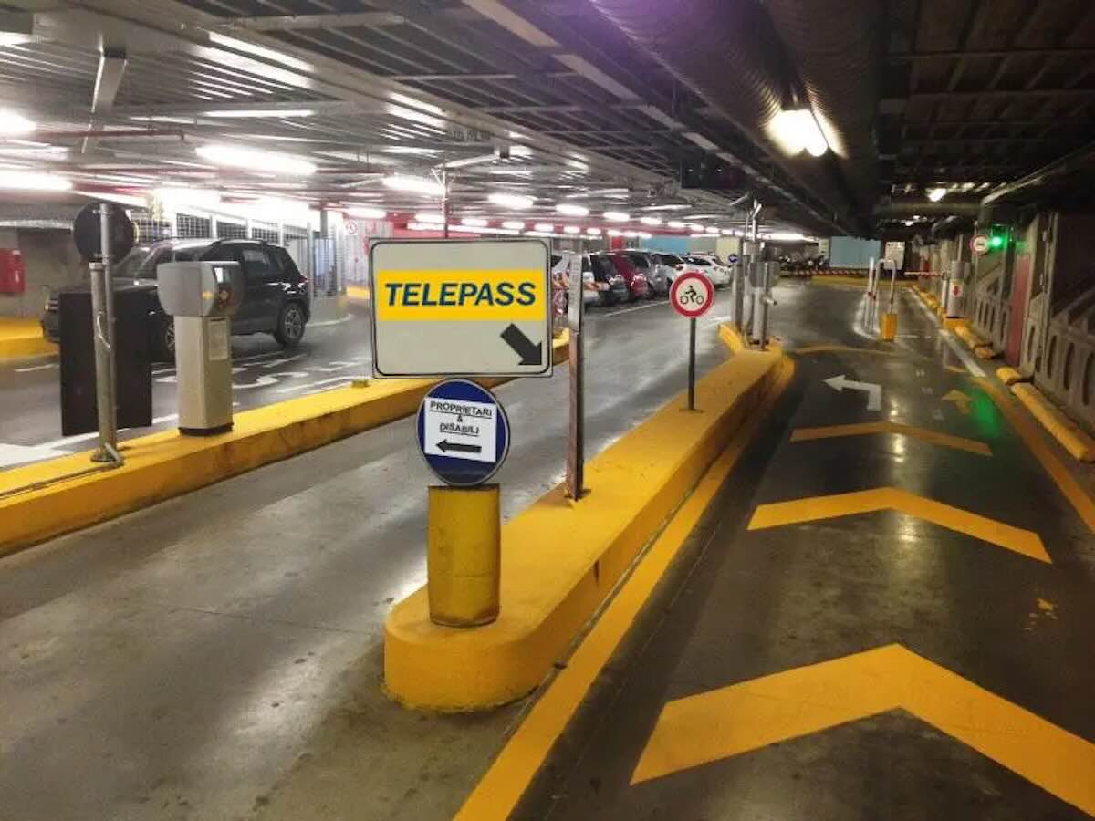 Innovazione nella mobilità: a Napoli arriva il pagamento dei parcheggi via Telepass al Centro Direzionale e Bagnoli