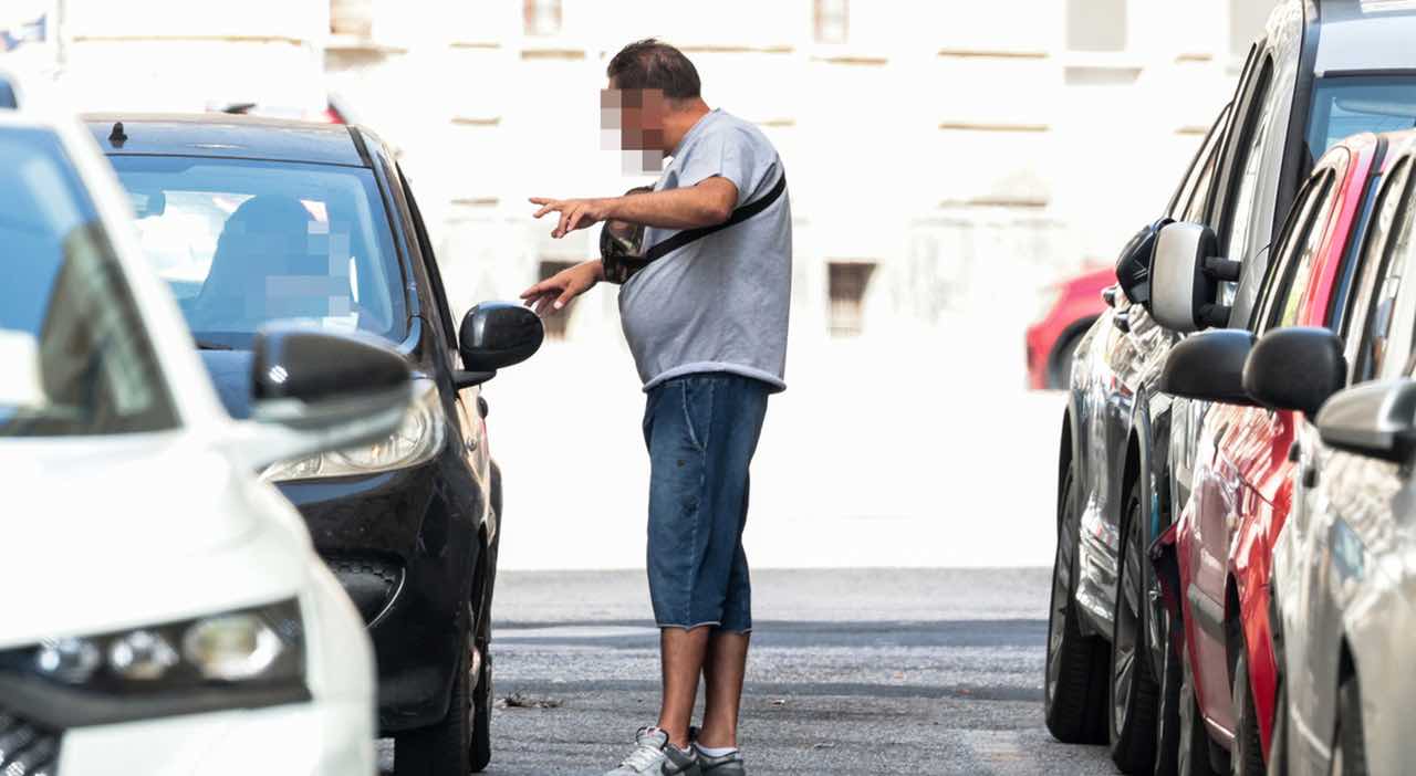 Napoli Capodimonte: parcheggiatore abusivo arrestato per tentata estorsione dai Falchi dopo la denuncia della vittima