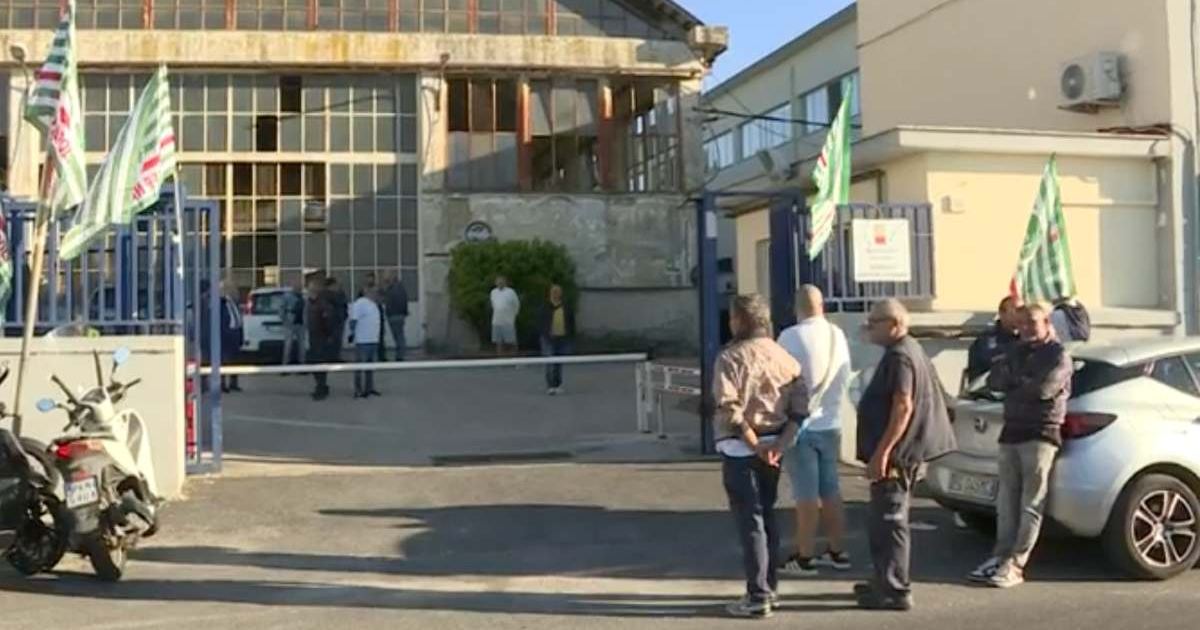 Napoli: 50 seppellitori in sciopero per tre giorni per arretrati, proposta di internalizzare il servizio in Napoli Servizi