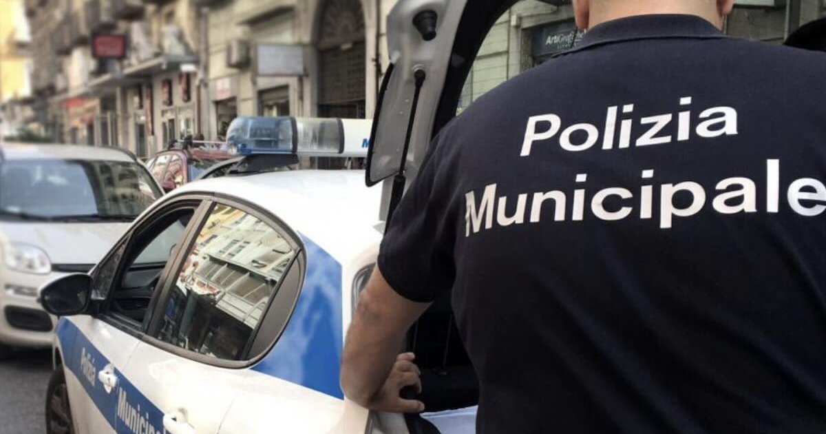 Blitz della Polizia a Napoli: sequestrati orologi falsi in vendita in pieno centro