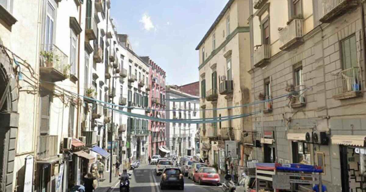 Follia in officina a Napoli: litiga con il meccanico e spara, uomo fermato dalla polizia